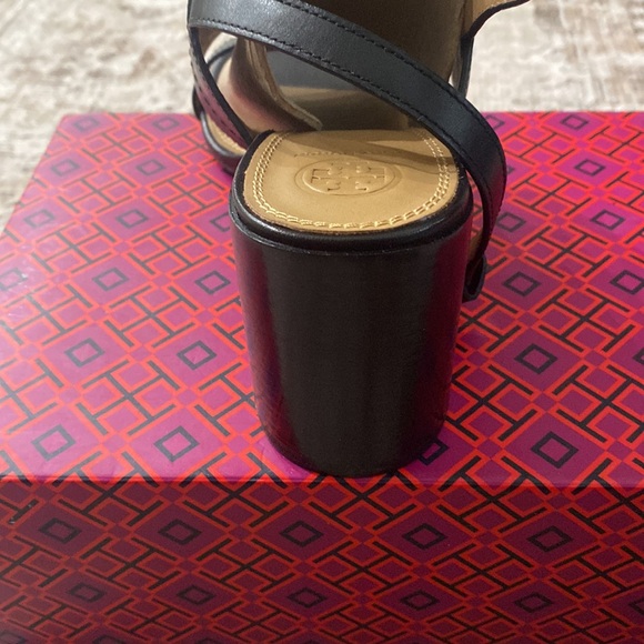 Tory Burch black leather chunky heel big gold logo sz 9 - Picture 3 of 7